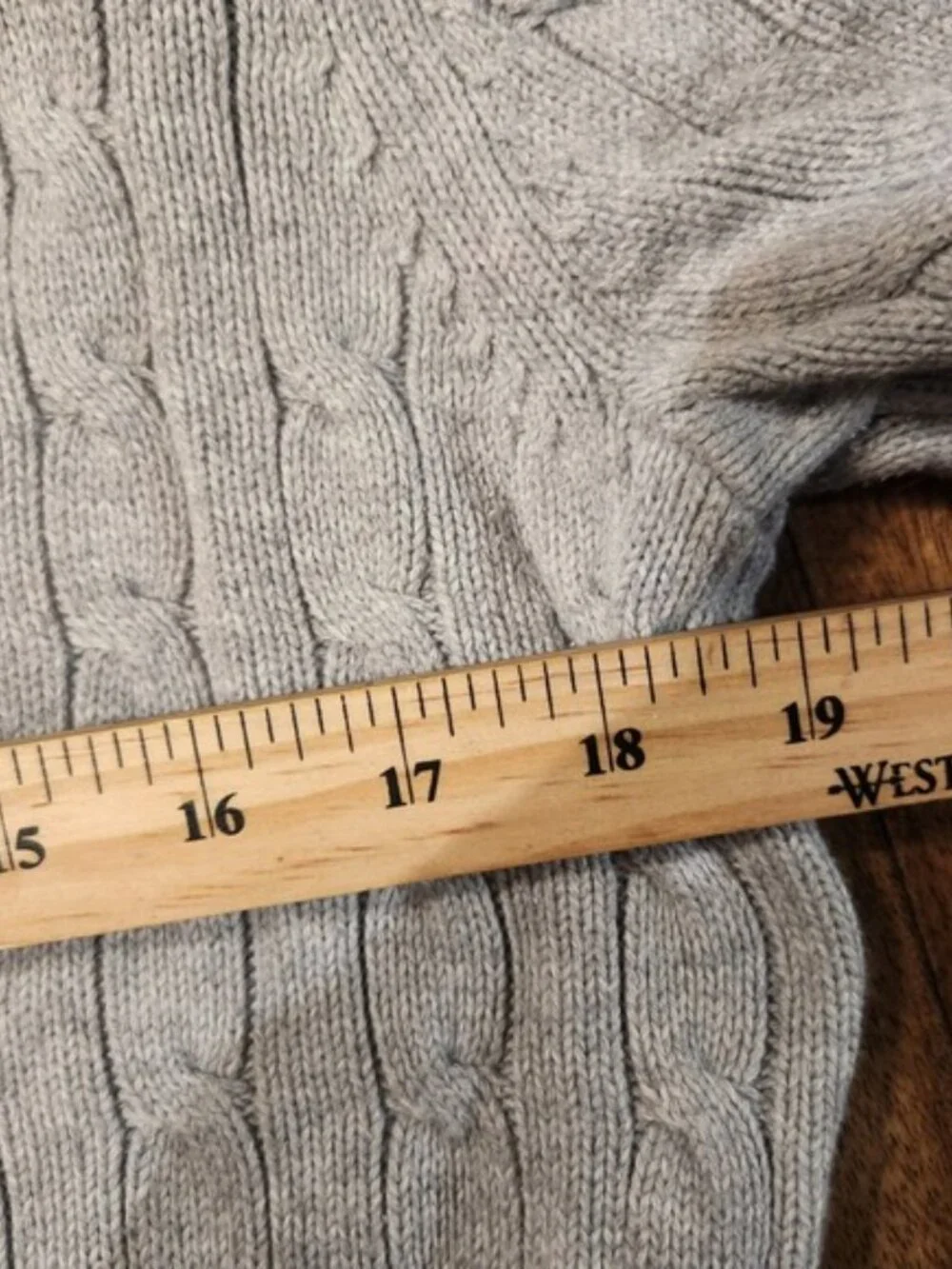 Tommy Hilfiger Womens Gray Cable V-Neck Sweater‎ preppy classic. Fits L tag XL